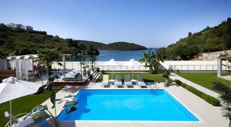 Karvouno Beach Luxury Villas — photo 4