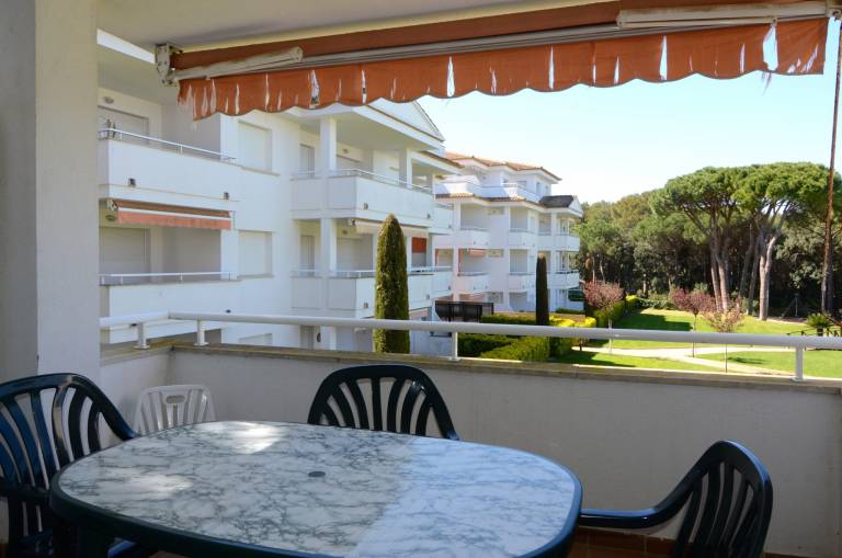 Fully equipped wonderful holiday apartment with patio & pool | Pets allowed — photo 4