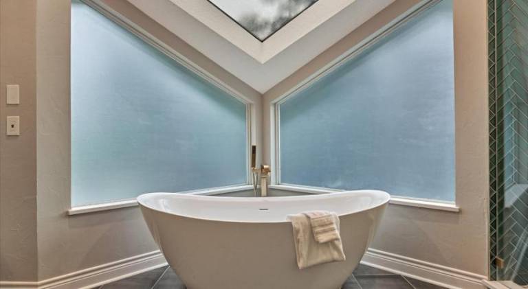 Vacation home with hot tub & pool | Good for workation | Pet-friendly — photo 4