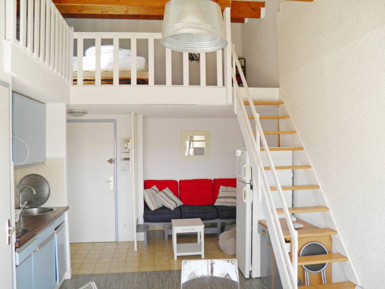Charming mezzanine apartment, terrace, parking and air conditioning in Sète — photo 2