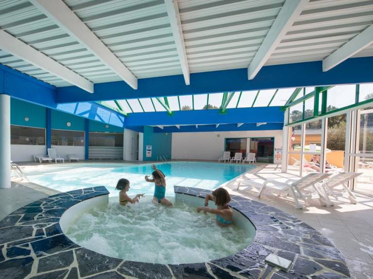 Holiday apartment with patio & heated pool — photo 3