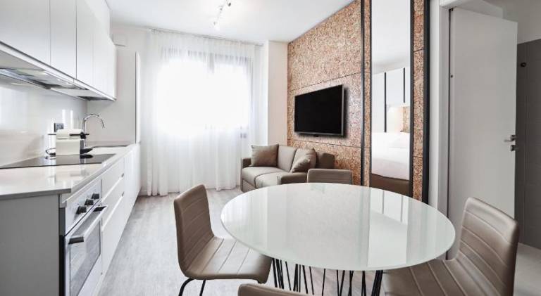 Charming serviced apartment with terrace | Close to Como Cathedral | Perfect for remote work | Pets are welcome — photo 3