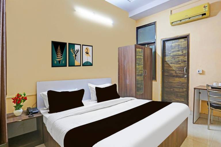 Super Hotel O Shalimar Bagh Max Hospital