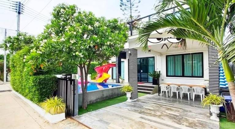 Vacation home with pool — photo 4