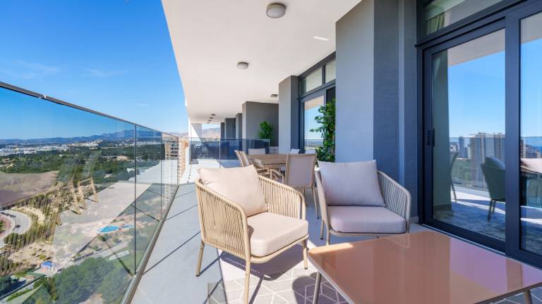 Family-friendly rental apartment with patio, garden & pool | Mountain view | Pets are welcome in Benidorm