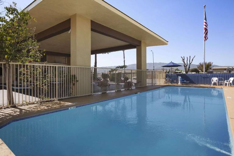 Days Inn by Wyndham Gilroy — photo 4
