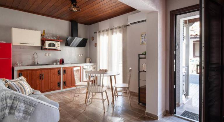 Vacation home with terrace — photo 2