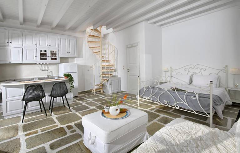Apartment with patio | Sea view — photo 4