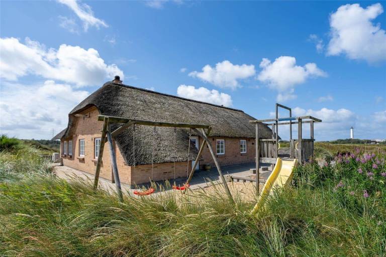 Family-oriented house with patio, hot tub & sauna | Pet-friendly in Hvide Sande