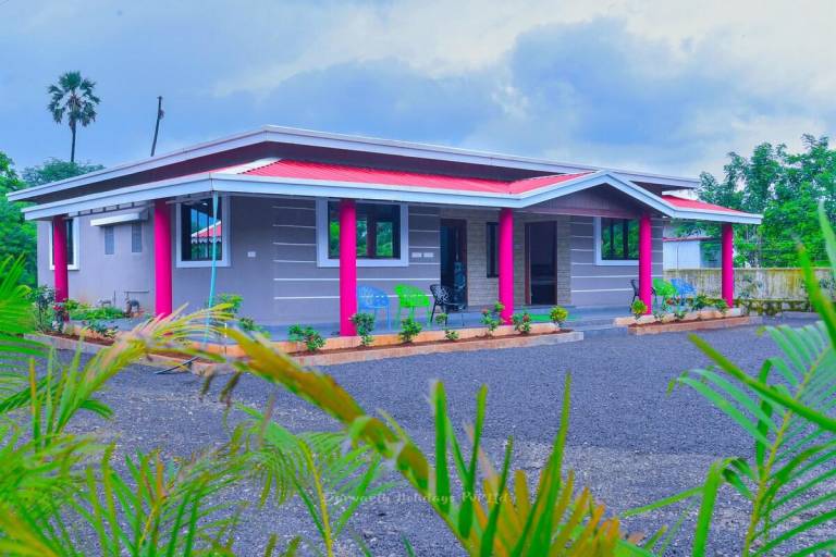Bungalow with pool, yard & barbecue | Suitable for remote work in Khalapur