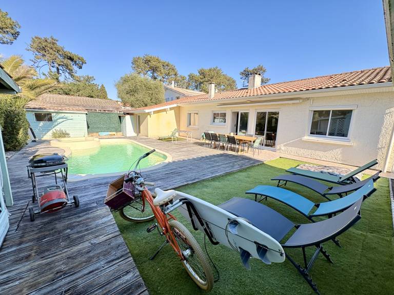 Villa with pool — photo 2
