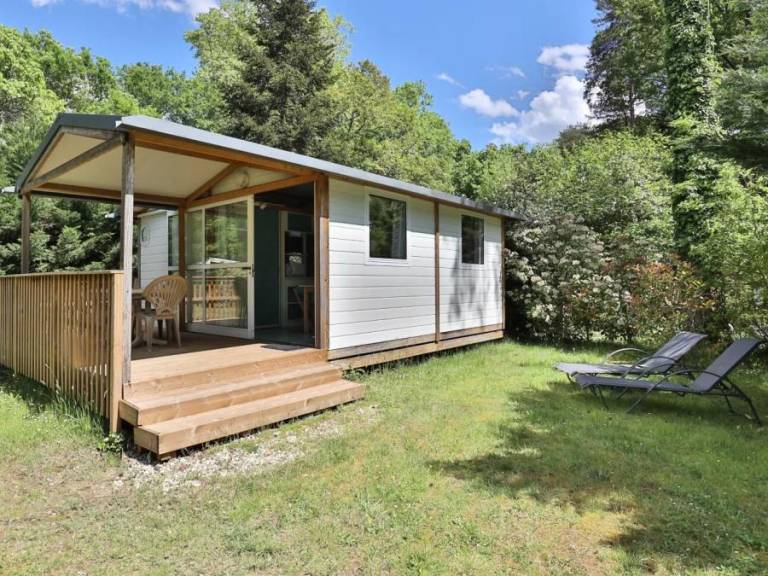 Lovely chalet with patio & heated pool | Pets are welcome — photo 4
