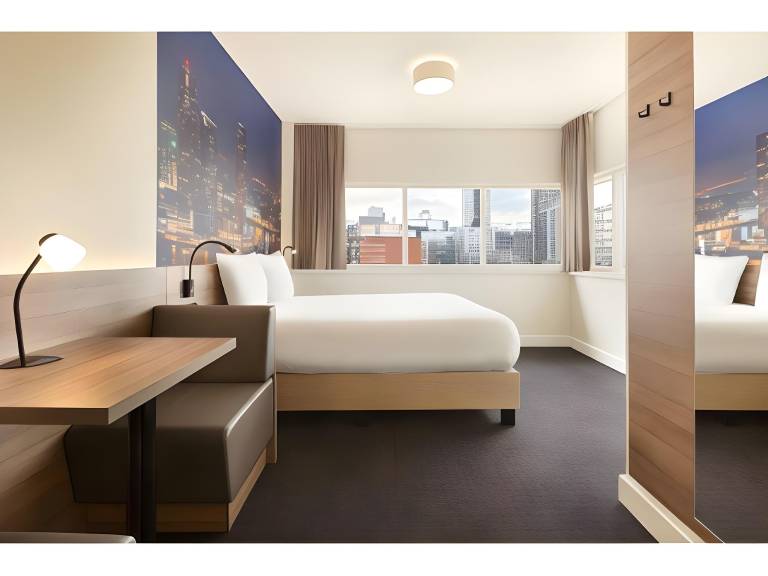 Rotterdam Teleport Hotel