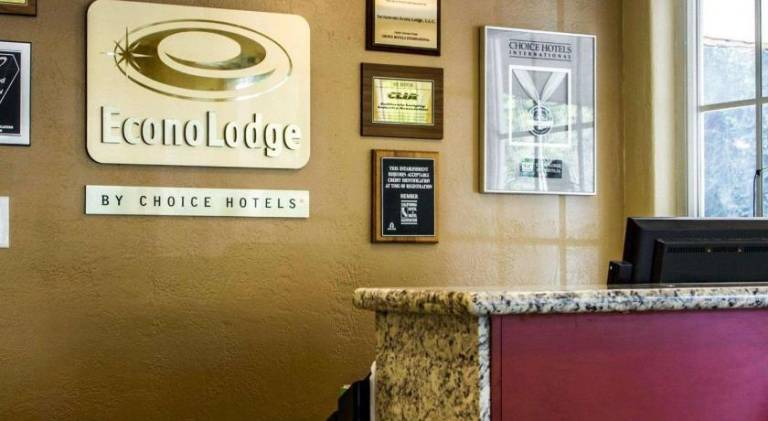 Econo Lodge Sacramento Convention Center — photo 2