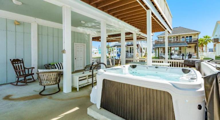 House with pool, BBQ & hot tub — photo 5