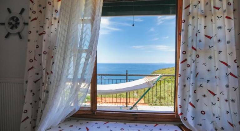 Fully equipped villa with patio, barbecue & garden | Close to the beach | Perfect for remote work | Pets are welcome — photo 3