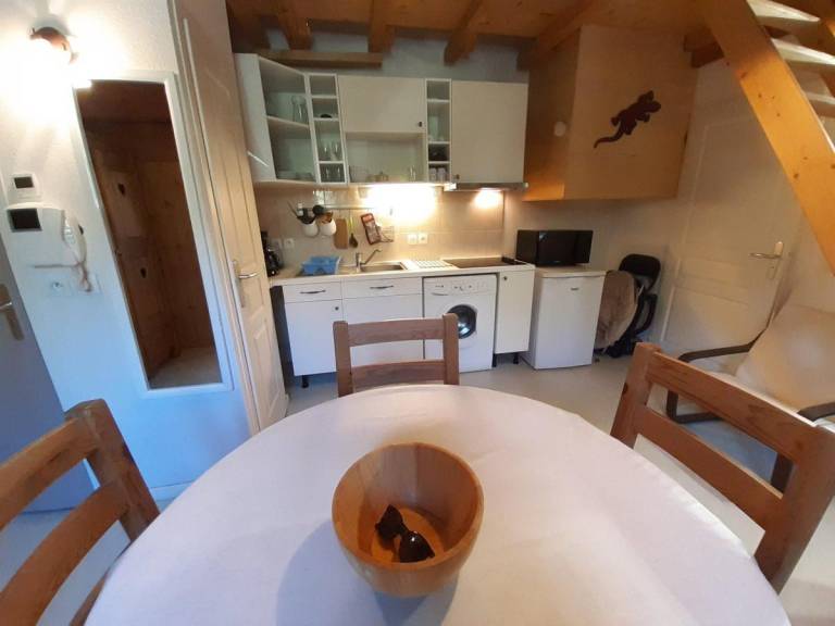 200m from resort center, 3rd floor, tv, 32m², Brides Les Bains — photo 3