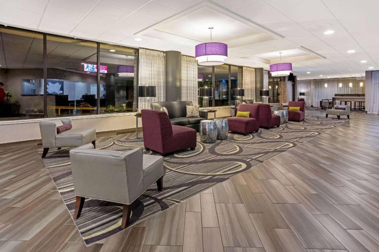 La Quinta Inn & Suites by Wyndham Tacoma - Seattle — photo 2