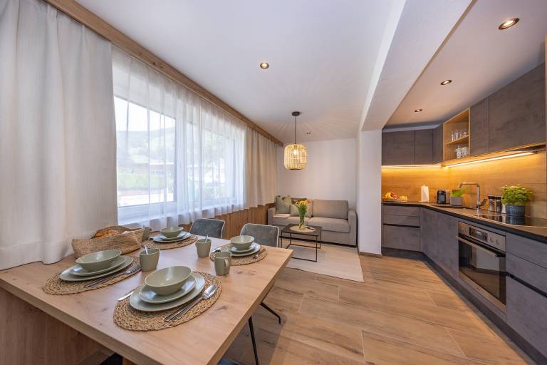Family-oriented holiday apartment with barbeque, yard & patio | Mountain view | Suitable for remote work | Pet-friendly in Bruck an der Grossglocknerstrasse