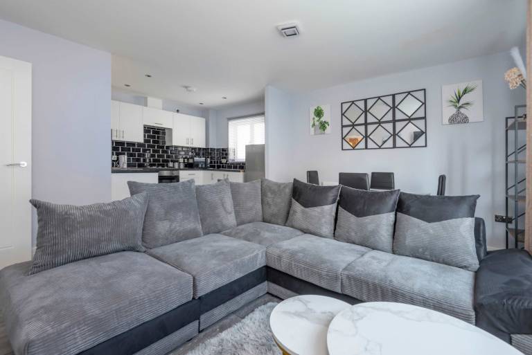 Stylish Elegant New Flat 5 Min from Elizabeth Line