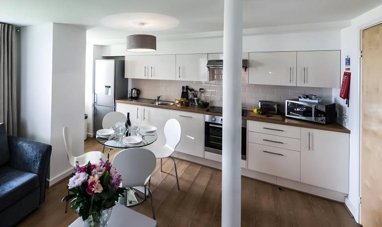 Serviced apartment with patio | Dogs allowed — photo 5