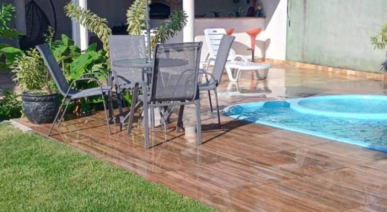 Vacation home with pool — photo 5