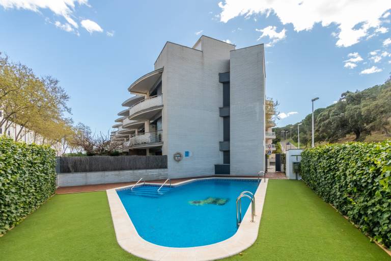 Fully equipped apartment with fast internet, pool & yard | Sea view | Beach nearby | Pet-friendly in Castell-Platja d'Aro