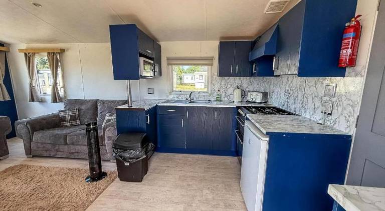Cosy Caravan With Free Unlimited Wi-Fi At Valley Farm Park In Essex Ref 46318Bv — photo 5