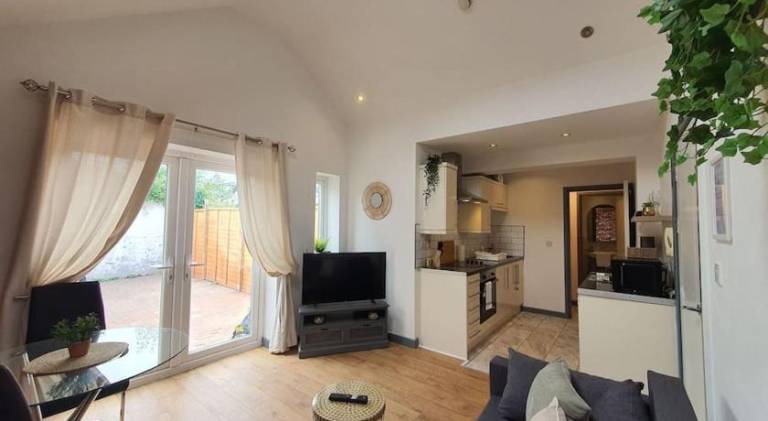 One Bedroom Private Garden Apartment BY PROPERTY PROMISE in Cardiff