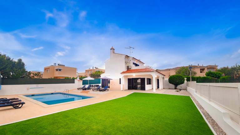 Villa with garden, private pool & patio in Albufeira