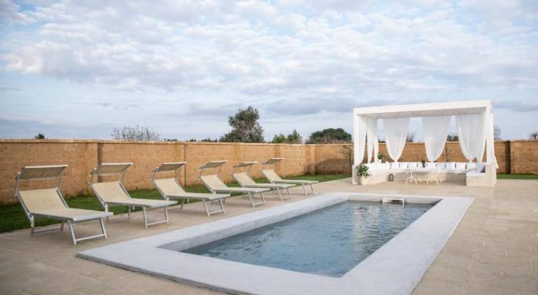 Vacation home with pool in Alezio