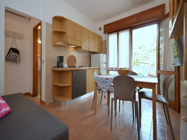 Holiday apartment with patio — photo 4