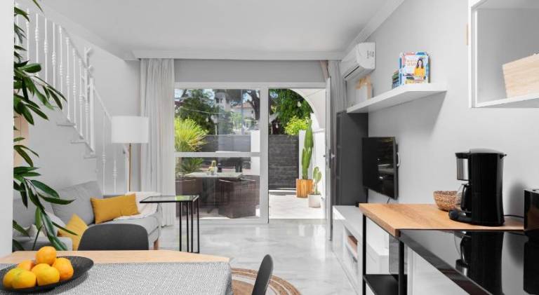 Holiday apartment with pool — photo 4