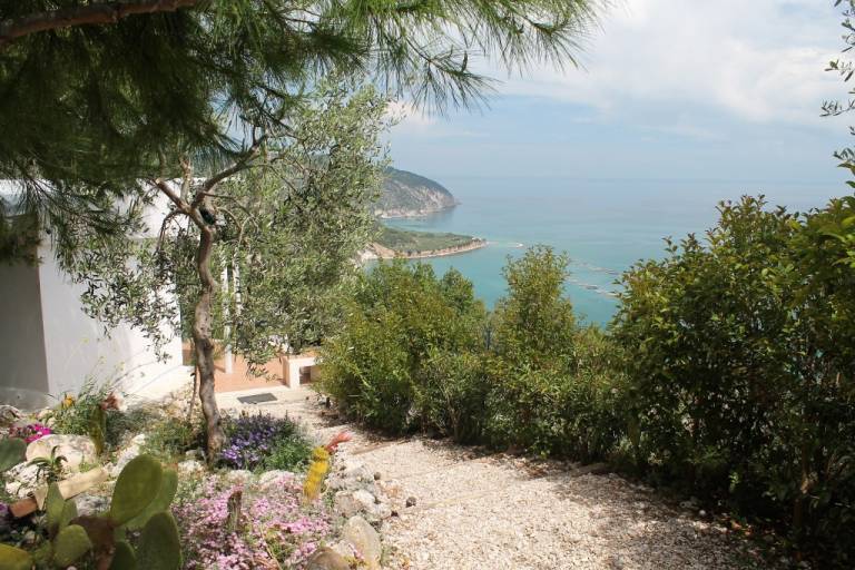 Bungalow with grill & yard | Sea view — photo 2
