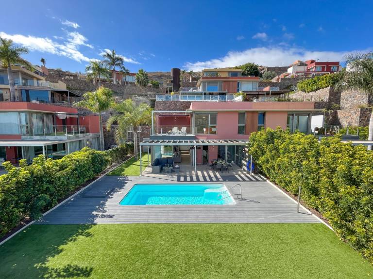 Fully equipped villa with barbecue, private pool & patio | Good for workation | Pets allowed in San Bartolomé de Tirajana