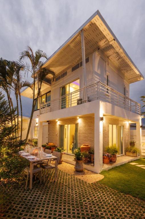 Vacation home with pool, barbecue & yard in Chiang Mai