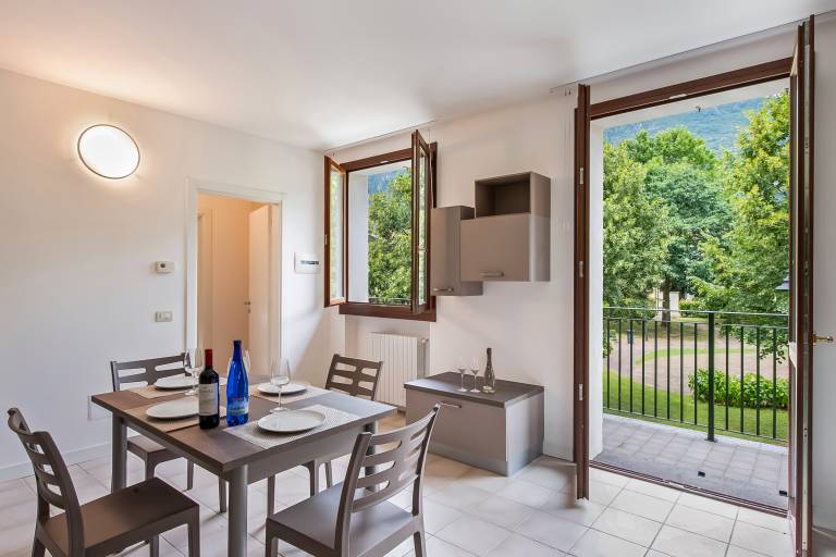 Rental apartment with yard | Mountain view in Porlezza