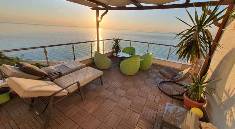 Holiday apartment with pool in Varna