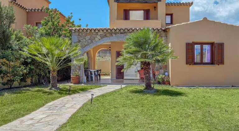 Vacation home with 4 rooms for 10 persons in Budoni