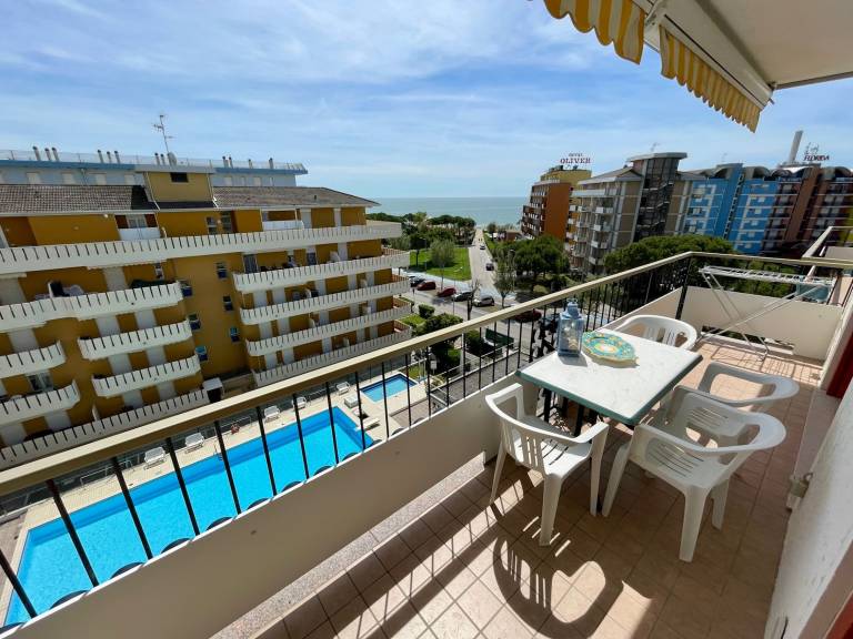 Rental apartment with pool | City view in Caorle