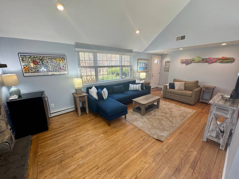 Enjoy the charm of this Cape Cod getaway; coastal elegance meets modern comfort and tranquility. — photo 3