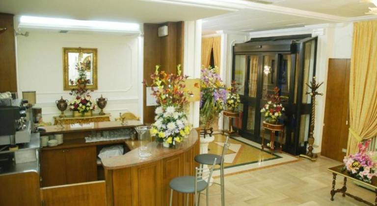 Hotel Flowers — photo 2