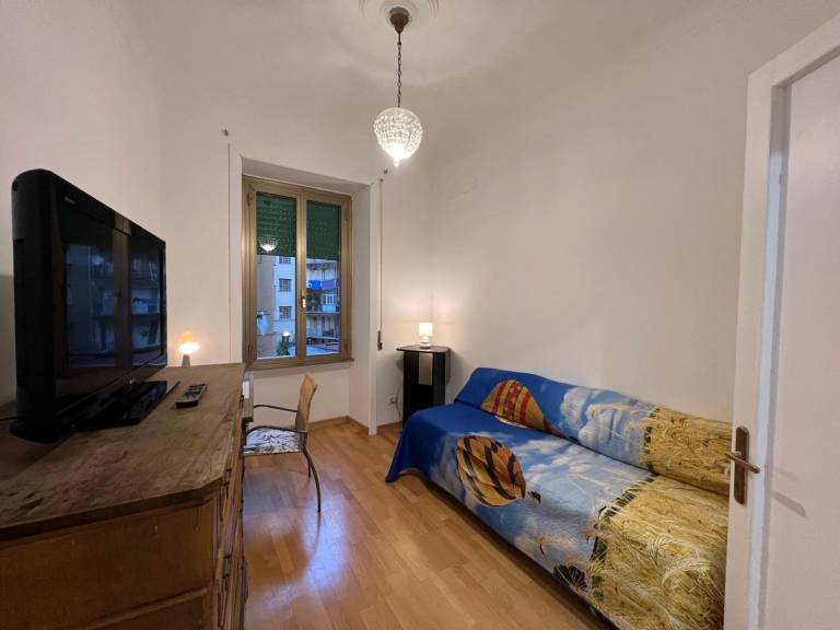 Apartment 'Adorable near the Vatican' with Balcony, Wi-Fi and Air Conditioning — photo 4