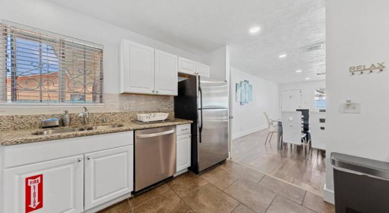 Fully equipped wonderful vacation home with yard, private pool & barbecue | Good for workation | Pets are welcome — photo 2