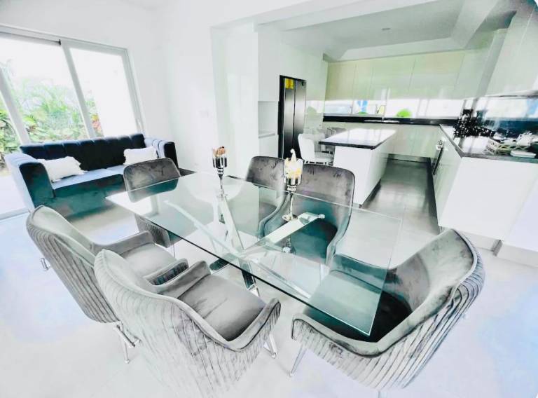 Villa with barbecue, yard & pool — photo 4
