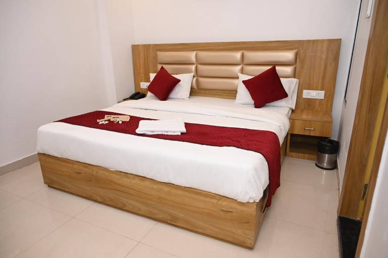Hotel Golden Bliss in Lucknow