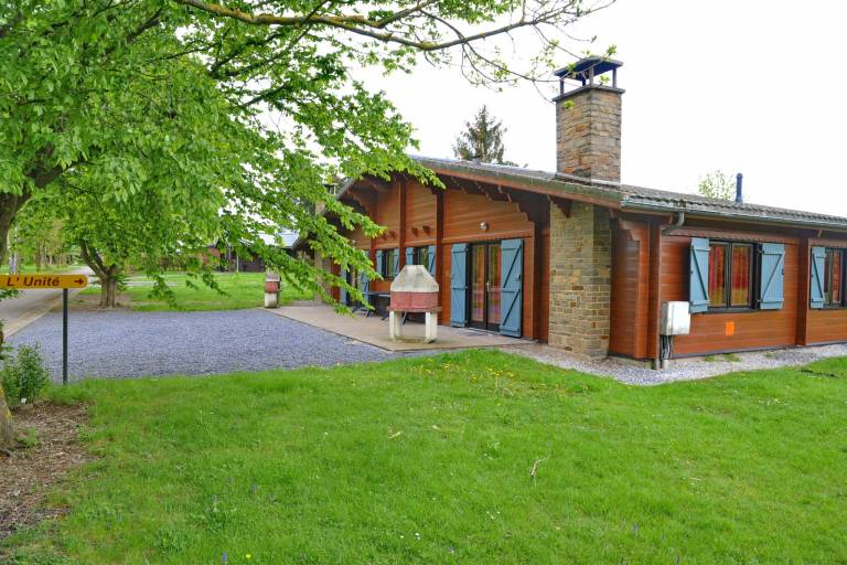 House with hot tub, patio & BBQ | Pet-friendly — photo 2