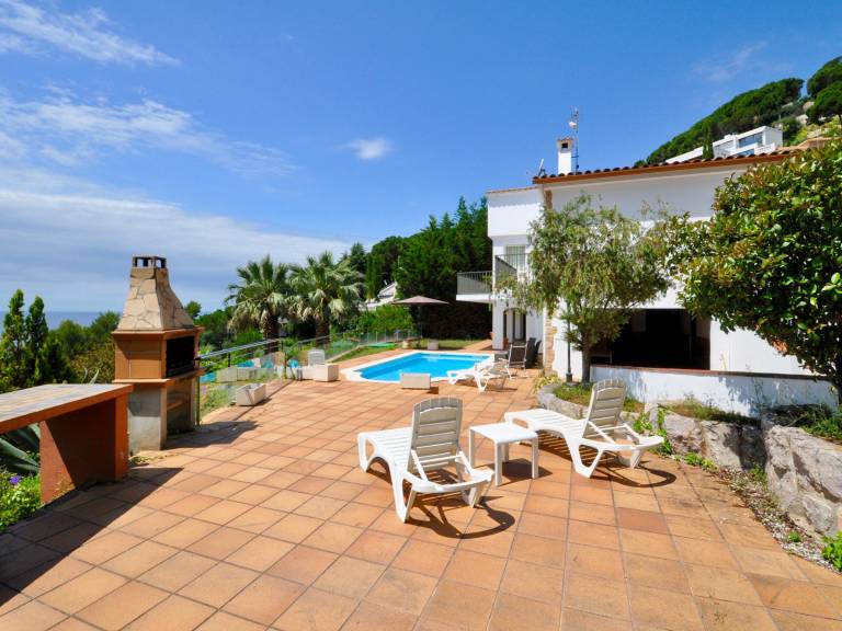 Fully equipped beautiful vacation home with garden, private pool & BBQ | Pets allowed — photo 2