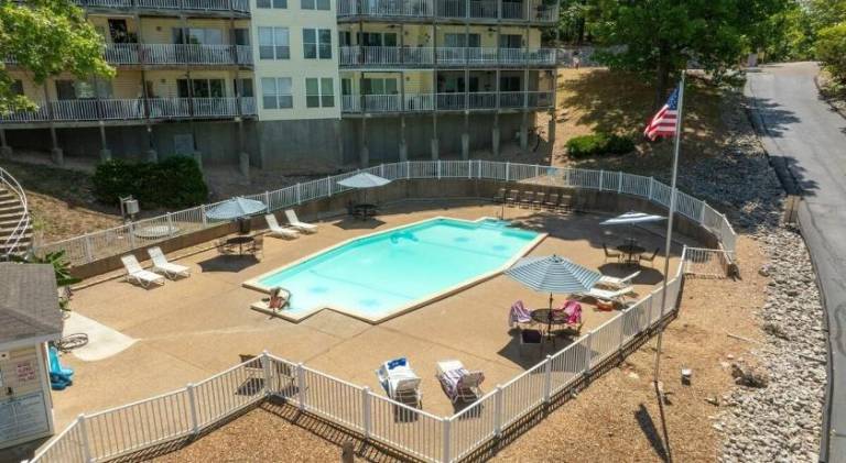 House with pool | Pets are welcome in Osage Beach, MO