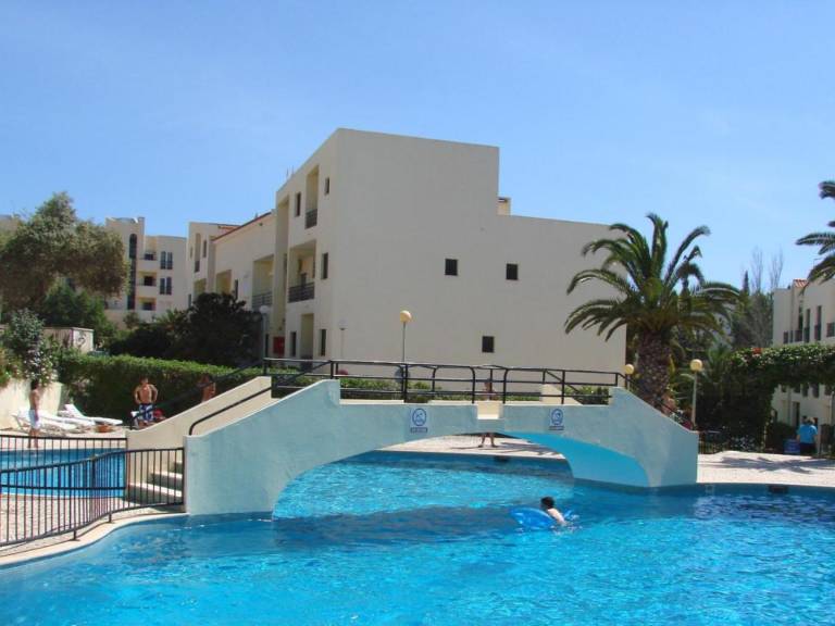 Holiday apartment with garden & pool in Portimão